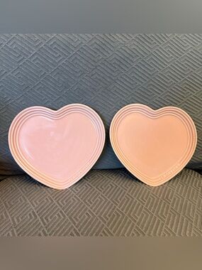 Le Creuset Heart Dish Plate 9" Sugar Pink Large Stoneware Set Of 2 Matte Finish